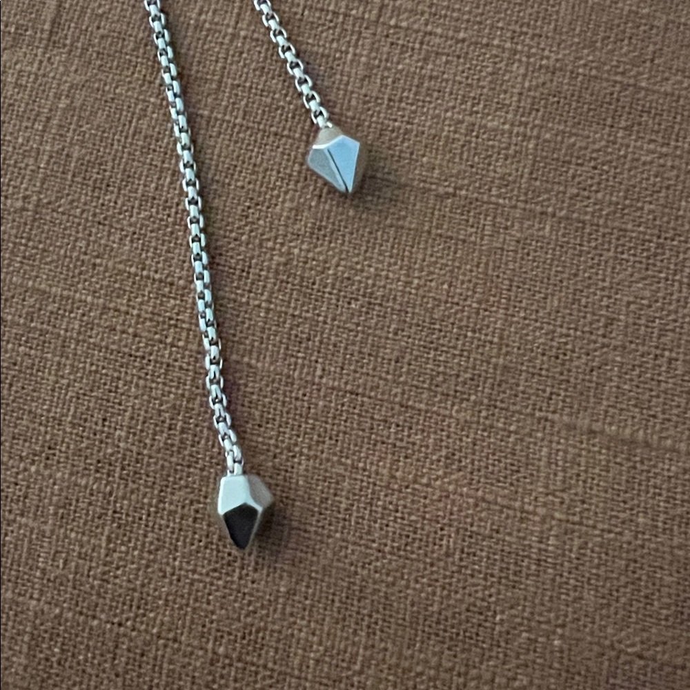 Metal adjustable bolo necklace with hexagonal pendant - Picture 6 of 6